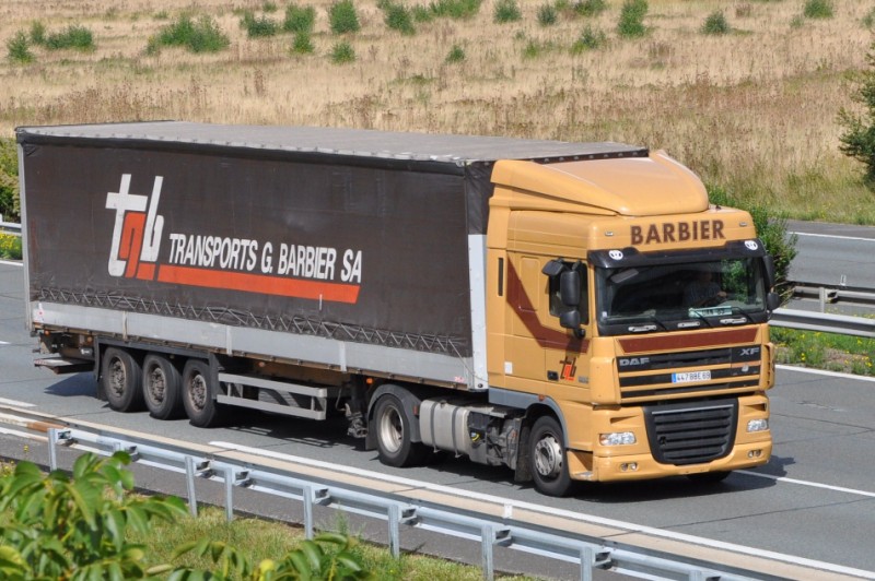 Camion des transports barbier sur l'autoroute